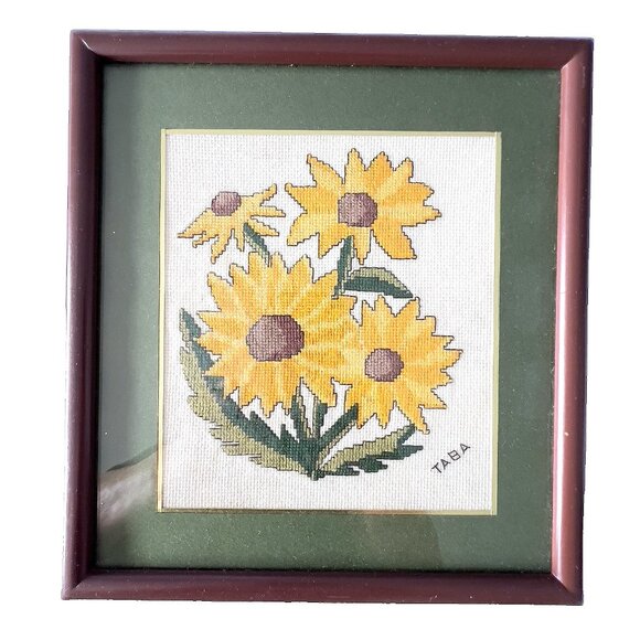 VTG Handmade Cross Stitch SUNFLOWER DAISY Floral Green Mat 9" x 10" Wood Frame - Picture 2 of 9